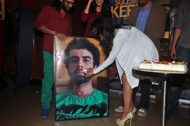 सुलेमानी कीड़ा की स्क्रीनिंग में पहुंची मल्लिका शेरावत