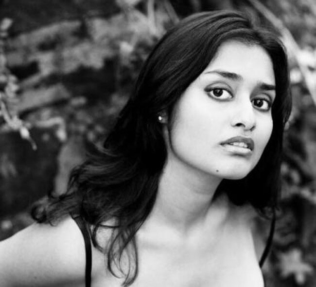 इंडियन बेस्ड अमेरिकन एक्ट्रेस क्रिसेल एलमेडा Happy Birthday