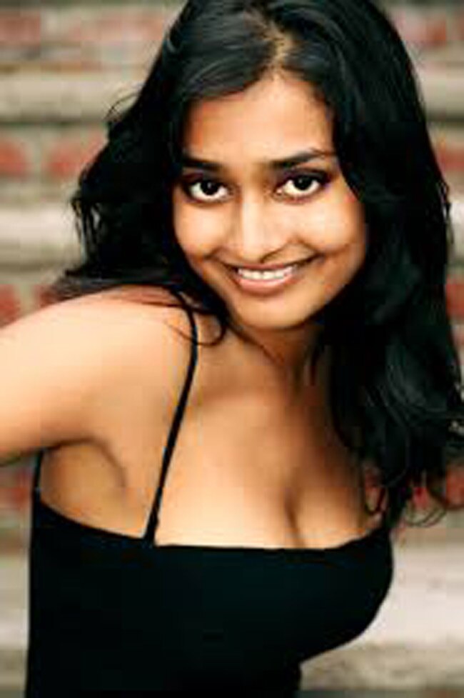 इंडियन बेस्ड अमेरिकन एक्ट्रेस क्रिसेल एलमेडा Happy Birthday