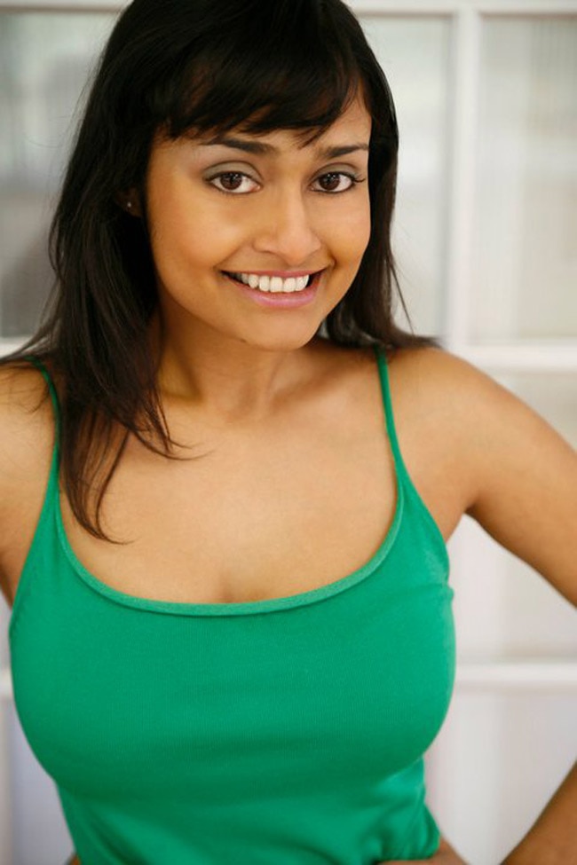 इंडियन बेस्ड अमेरिकन एक्ट्रेस क्रिसेल एलमेडा Happy Birthday