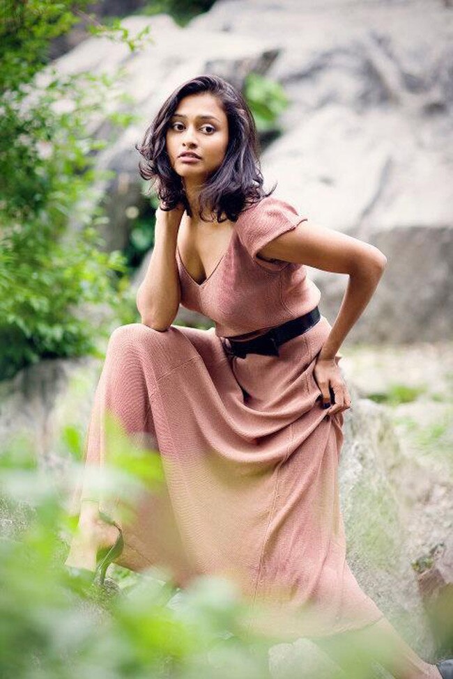 इंडियन बेस्ड अमेरिकन एक्ट्रेस क्रिसेल एलमेडा Happy Birthday