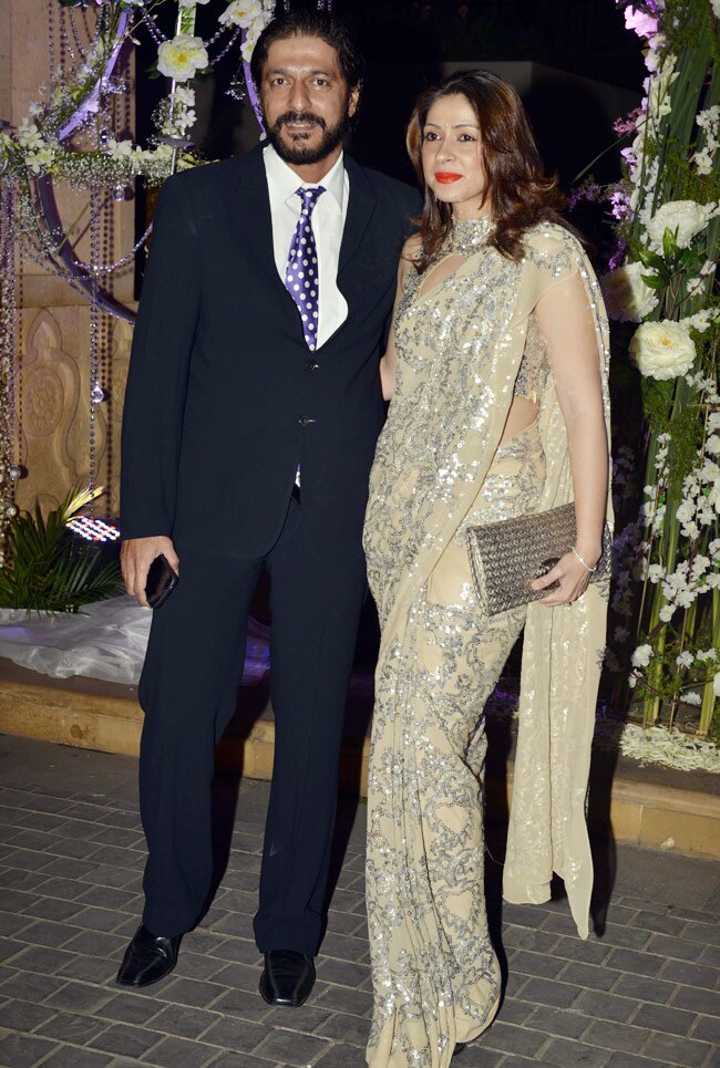 डिजाइनर मनीष मल्होत्रा की खुशियों में सितारों ने की शिरकत