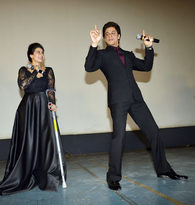 DDLJ 1000 हफ्ते: शाहरुख-काजोल ने मराठा मंदिर में मनाया जश्न