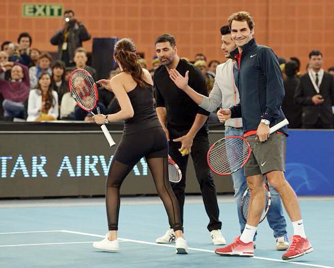 रॉजर फेडरर के साथ टेनिस कोर्ट में उतरे बॉलीवुड सितारे