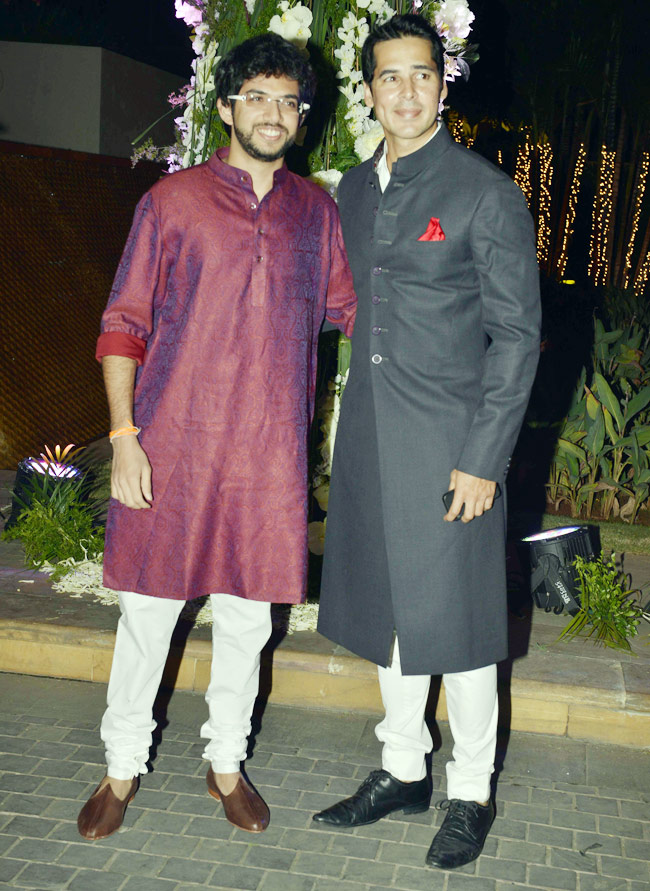 डिजाइनर मनीष मल्होत्रा की खुशियों में सितारों ने की शिरकत