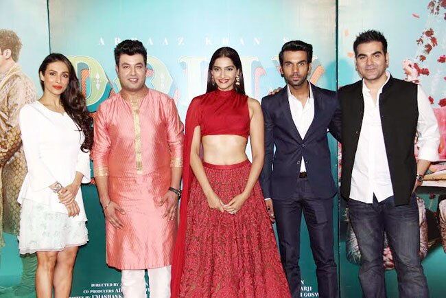 'Dolly Ki Doli' ट्रेलर लॉन्च पर 'लुटेरी' सोनम ने लूटी महफिल