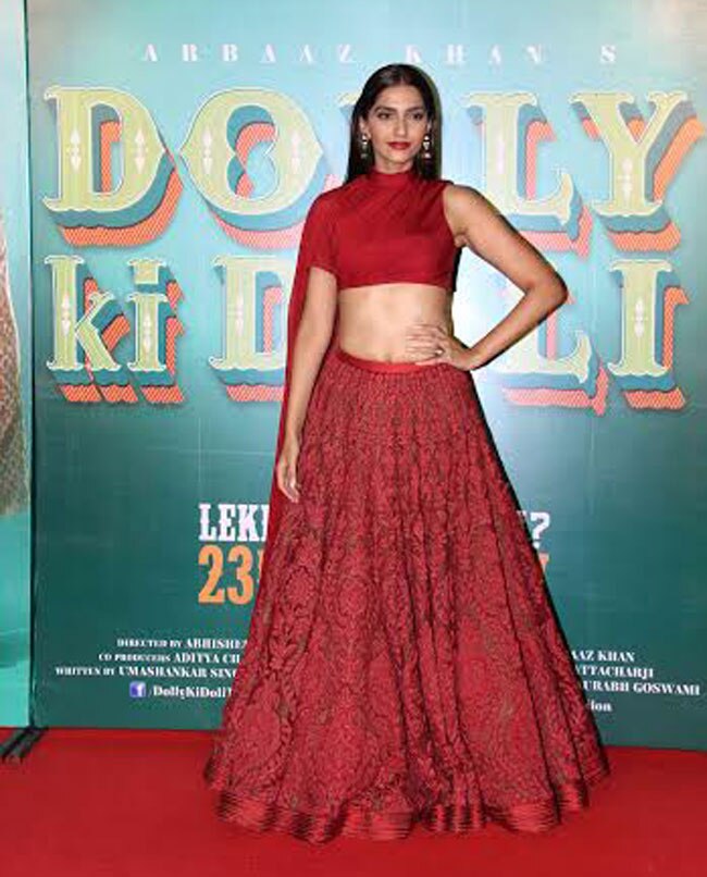 'Dolly Ki Doli' ट्रेलर लॉन्च पर 'लुटेरी' सोनम ने लूटी महफिल