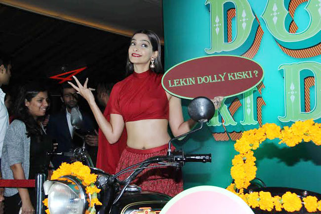 'Dolly Ki Doli' ट्रेलर लॉन्च पर 'लुटेरी' सोनम ने लूटी महफिल