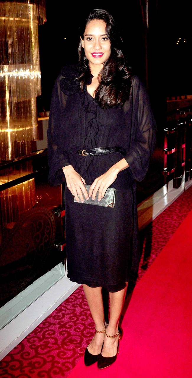 'ART LOVE' की खातिर एक साथ दिखीं बॉलीवुड हसीनाएं