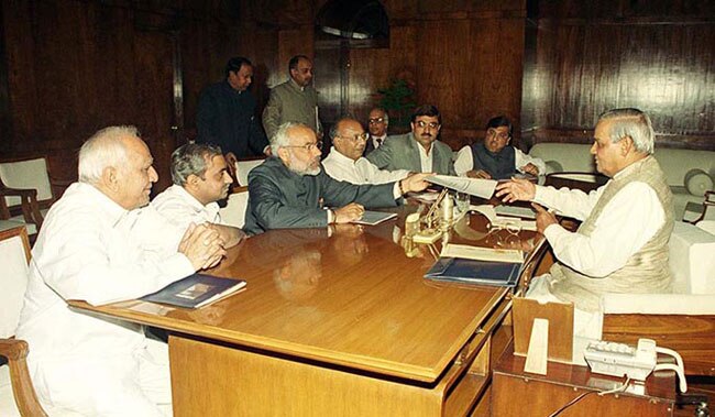 गुरु अटल और शिष्य मोदी: जानें कैसे गुरु की जगह ली शिष्य ने