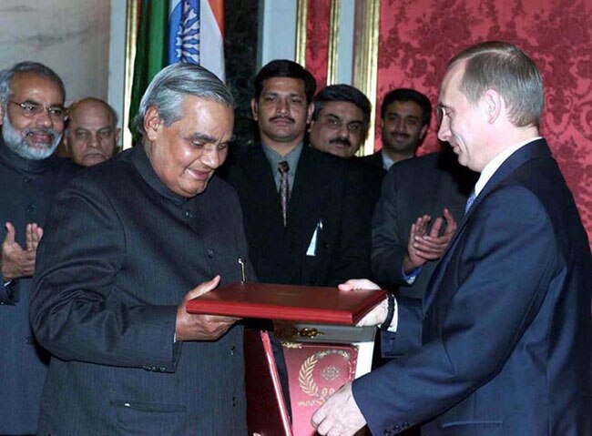 गुरु अटल और शिष्य मोदी: जानें कैसे गुरु की जगह ली शिष्य ने