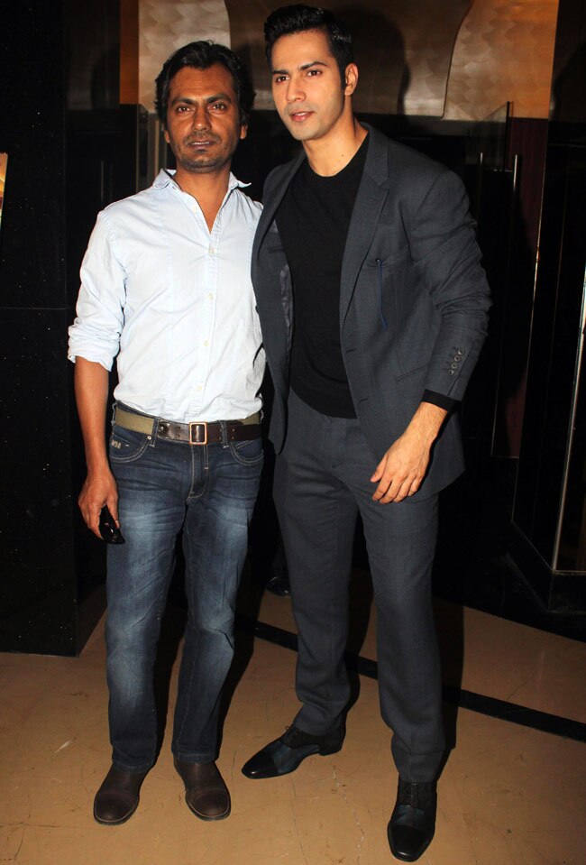 बदलापुर ट्रेलर लॉन्चिंग के दौरान वरुण, हुमा के साथ नवाज