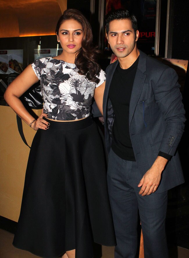 बदलापुर ट्रेलर लॉन्चिंग के दौरान वरुण, हुमा के साथ नवाज