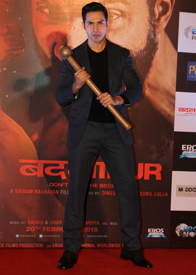 बदलापुर ट्रेलर लॉन्चिंग के दौरान वरुण, हुमा के साथ नवाज