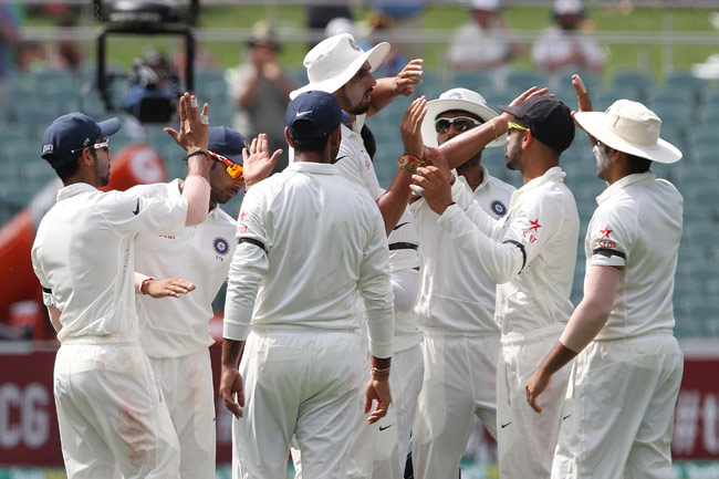 एडिलेट टेस्ट का पहला दिन डेविड वार्नर की सेंचुरी के नाम