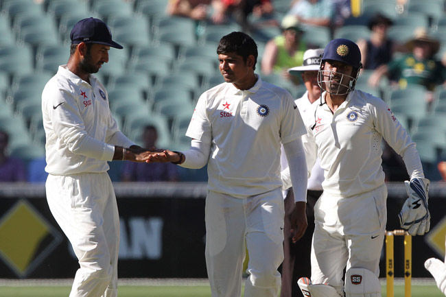 एडिलेड टेस्ट Day 4: ... जब भिड़े वार्नर और एरोन