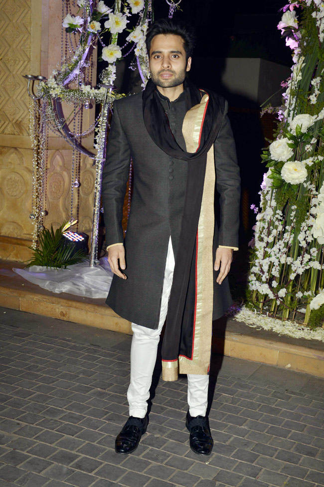 डिजाइनर मनीष मल्होत्रा की खुशियों में सितारों ने की शिरकत