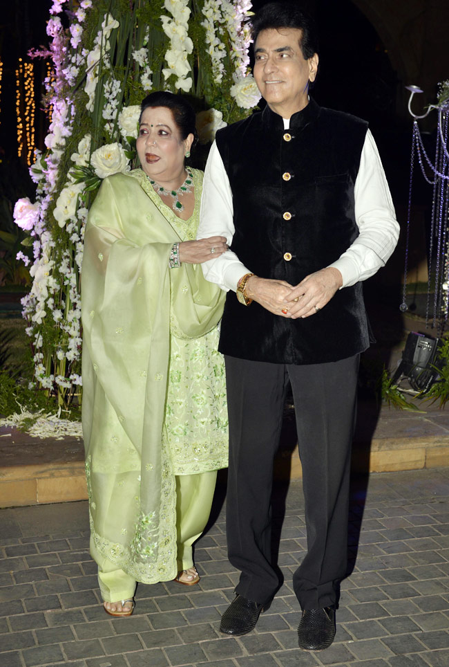 डिजाइनर मनीष मल्होत्रा की खुशियों में सितारों ने की शिरकत