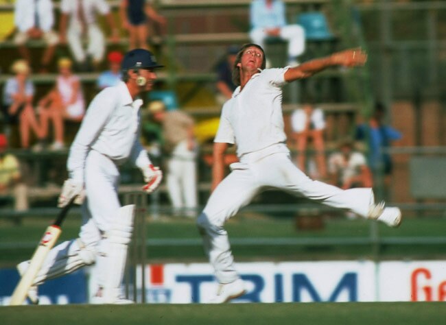 अजीबो गरीब बैटिंग और बॉलिंग स्टाइल वाले क्रिकेटर