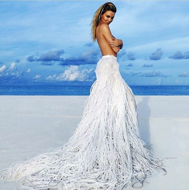 मिस यूनिवर्स ऑस्‍ट्रेलिया जेनिफर हॉकिन्‍स Happy Birthday