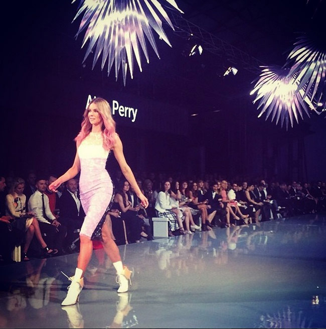 मिस यूनिवर्स ऑस्‍ट्रेलिया जेनिफर हॉकिन्‍स Happy Birthday