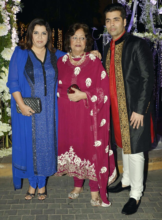 डिजाइनर मनीष मल्होत्रा की खुशियों में सितारों ने की शिरकत