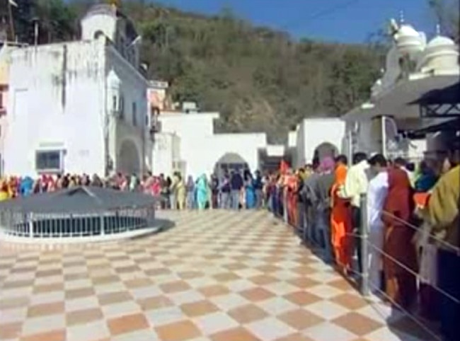 भक्तों की मनोकामनाएं पूरी करती हैं माता ज्वाला देवी