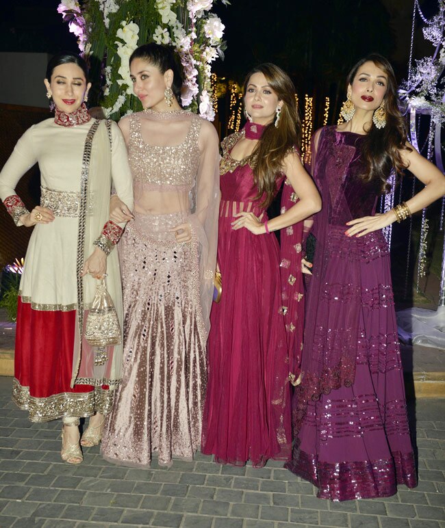 डिजाइनर मनीष मल्होत्रा की खुशियों में सितारों ने की शिरकत