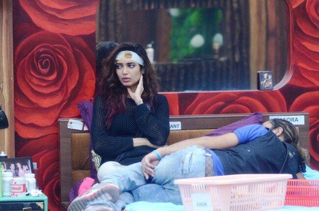 Bigg Boss: करिश्मा टास्क में हुईं घायल