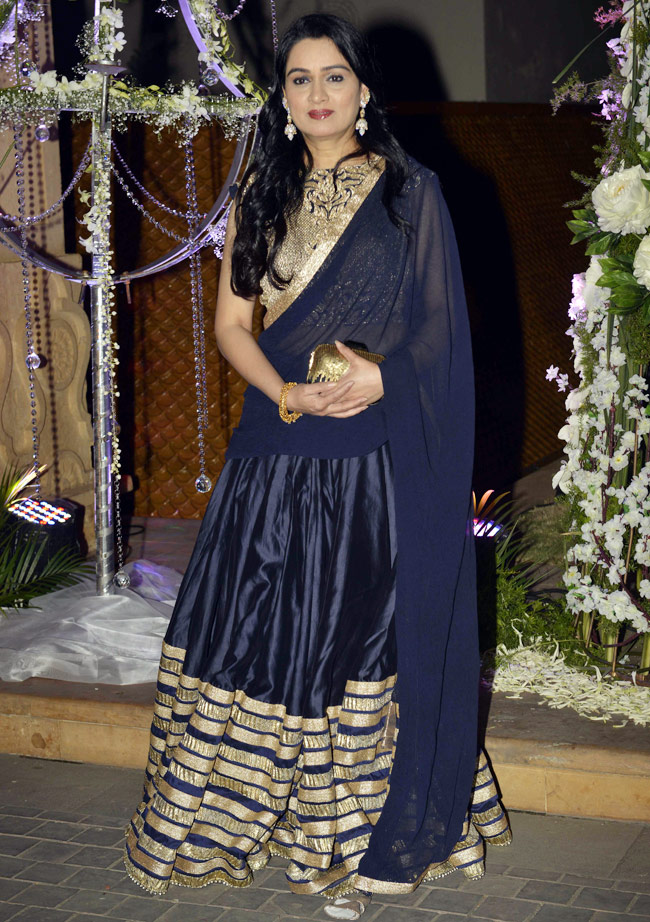 डिजाइनर मनीष मल्होत्रा की खुशियों में सितारों ने की शिरकत