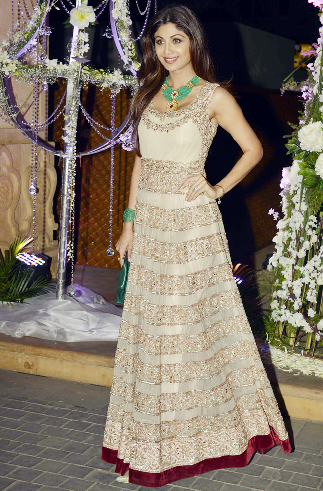 डिजाइनर मनीष मल्होत्रा की खुशियों में सितारों ने की शिरकत