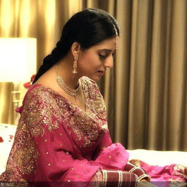 बोल्‍ड बॉलीवुड एक्‍ट्रेस माही गिल Happy birthday