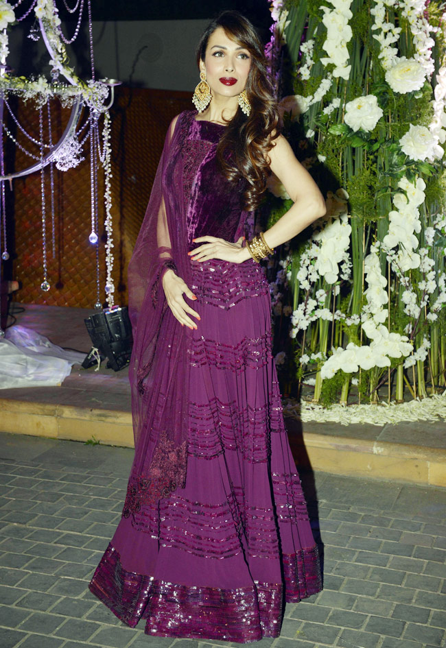 डिजाइनर मनीष मल्होत्रा की खुशियों में सितारों ने की शिरकत