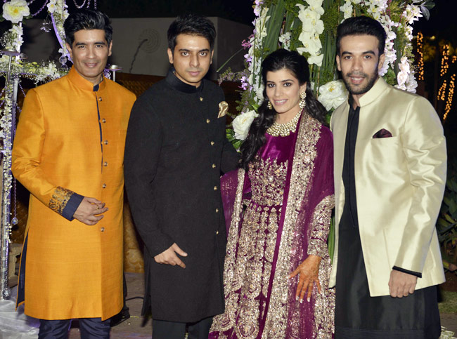 डिजाइनर मनीष मल्होत्रा की खुशियों में सितारों ने की शिरकत