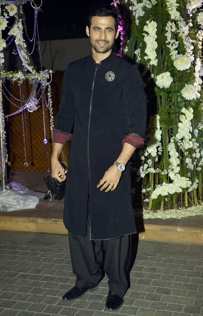 डिजाइनर मनीष मल्होत्रा की खुशियों में सितारों ने की शिरकत