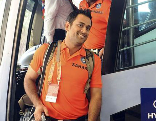 धोनी की जुबान से निकले 11 'हेलीकॉप्टर शॉट'