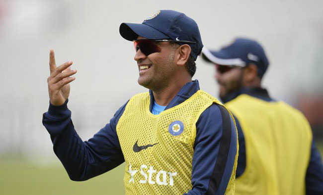 धोनी की जुबान से निकले 11 'हेलीकॉप्टर शॉट'