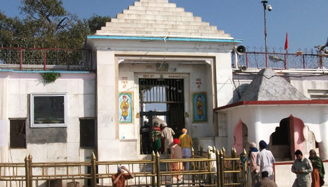 भक्तों की मनोकामनाएं पूरी करती हैं माता नैना देवी