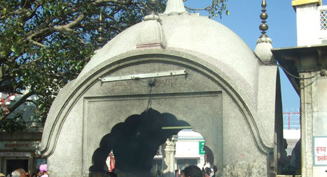 भक्तों की मनोकामनाएं पूरी करती हैं माता नैना देवी