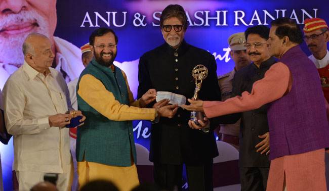 यश चोपड़ा मेमोरियल अवॉर्ड से सम्मानित हुए अमिताभ बच्चन