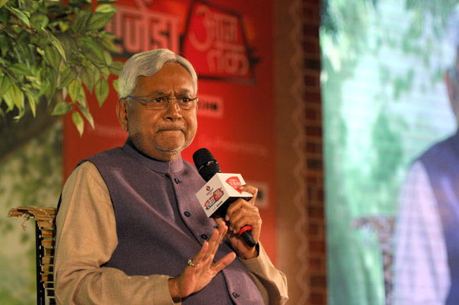 Agenda 2014 में बोले नीतीश, 'दुश्मन नहीं हैं मोदी'