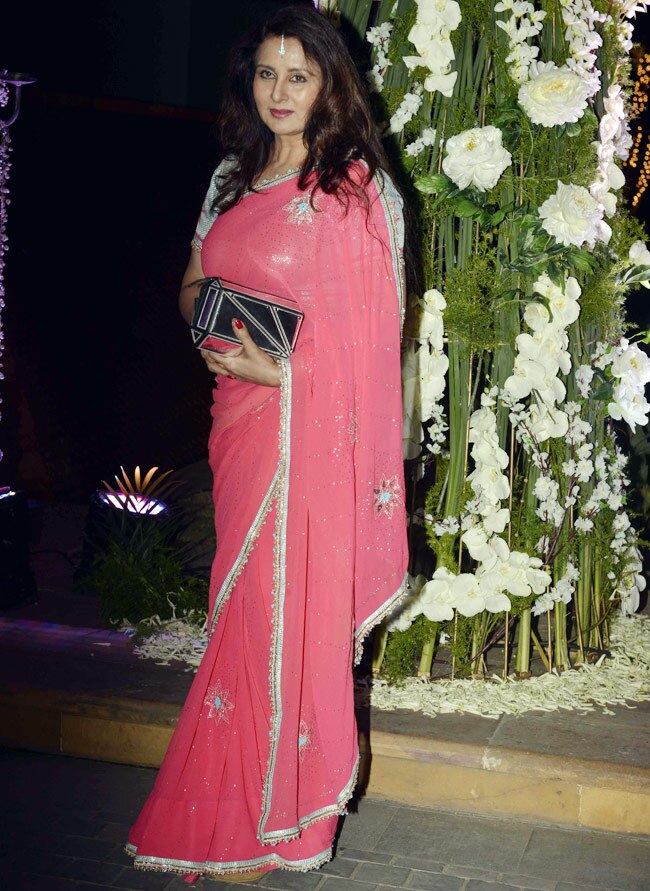 डिजाइनर मनीष मल्होत्रा की खुशियों में सितारों ने की शिरकत