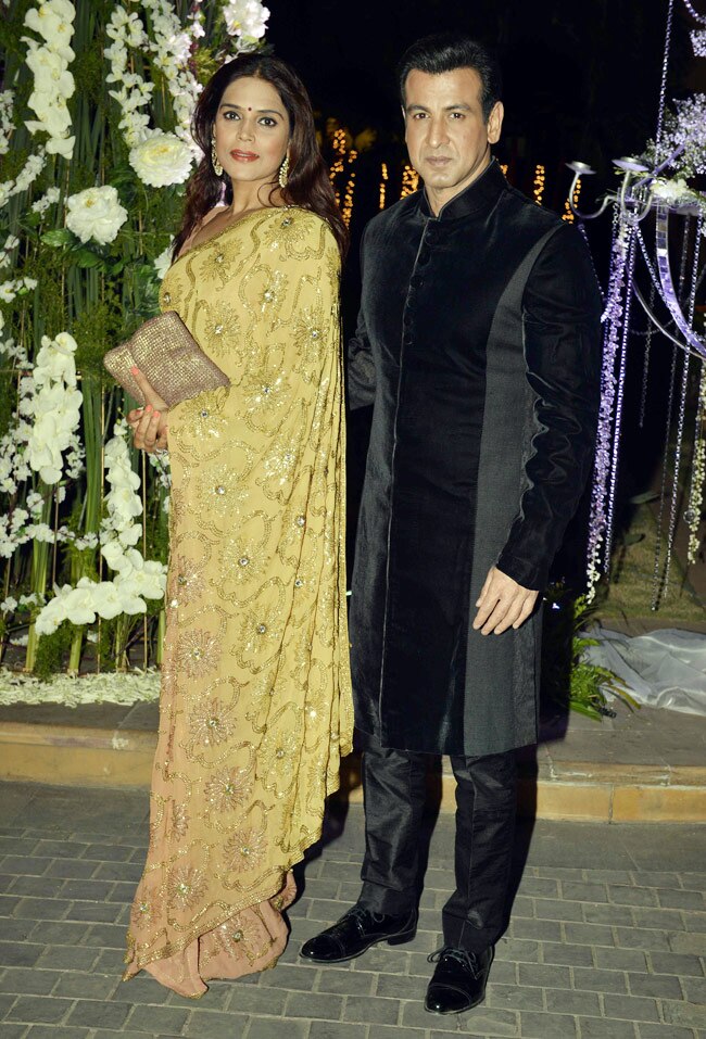 डिजाइनर मनीष मल्होत्रा की खुशियों में सितारों ने की शिरकत