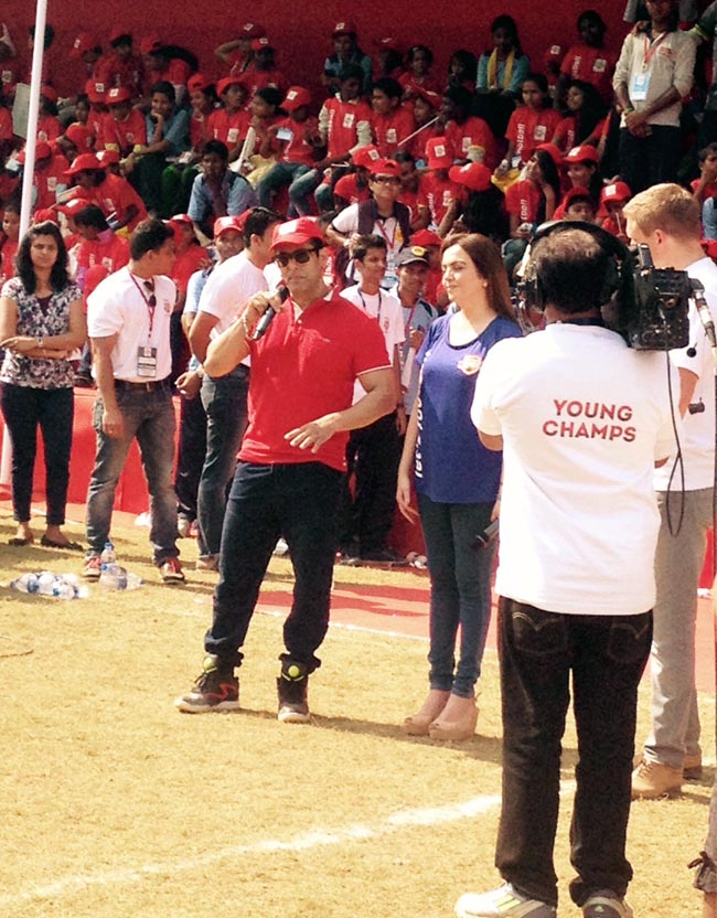 सलमान ने 'यंग चैंप' के साथ लगाई Kick