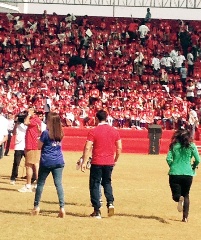 सलमान ने 'यंग चैंप' के साथ लगाई Kick