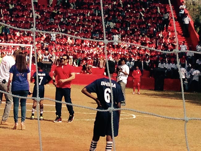 सलमान ने 'यंग चैंप' के साथ लगाई Kick