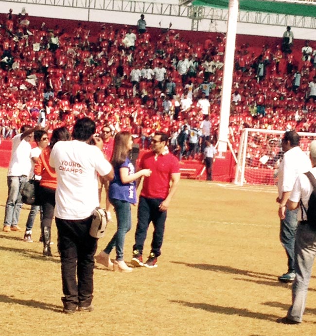 सलमान ने 'यंग चैंप' के साथ लगाई Kick