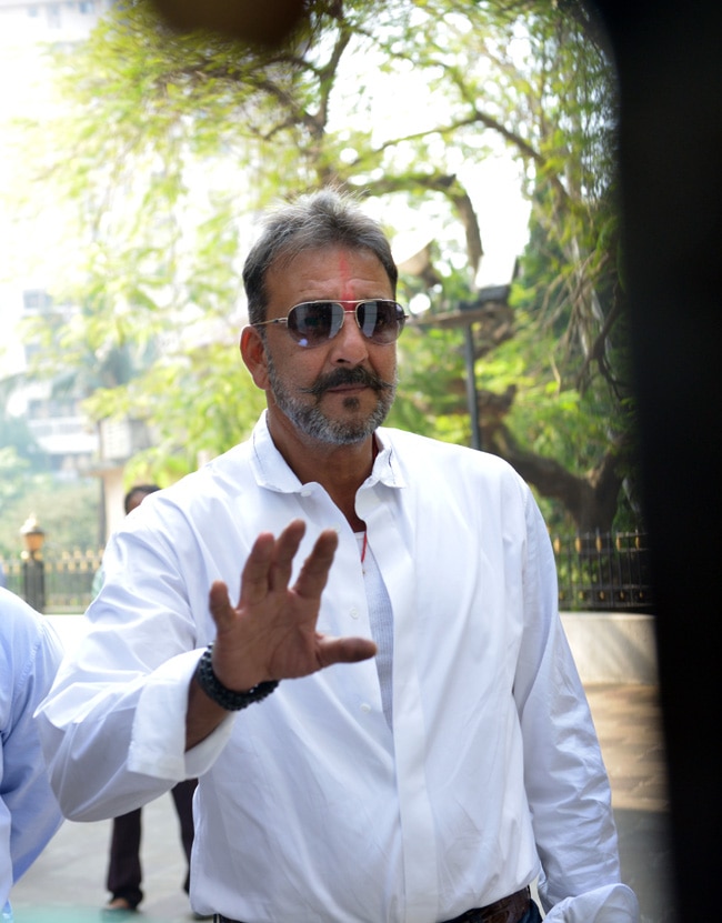 जेल से निकले संजू बाबा, दिखाई पोनी टेल और 6 पैक एब्स