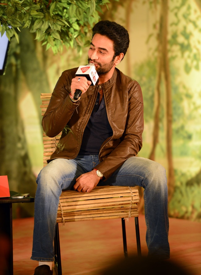 शाहरुख खान को लोगों को हैंडल करना आता है: विशाल डडलानी