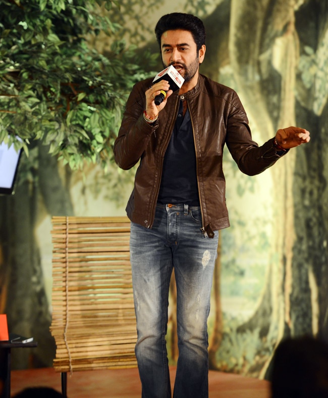 शाहरुख खान को लोगों को हैंडल करना आता है: विशाल डडलानी